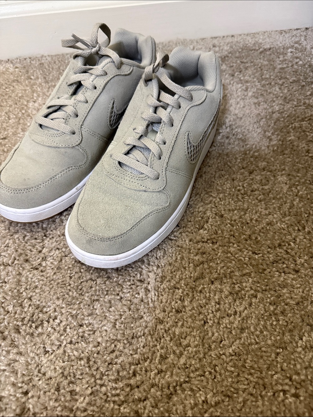 Nike Men’s Low-Top Sneakers — Light Gray